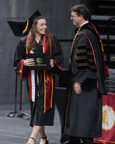 Cérémonie et remise du Bachelor's degree pour Jade